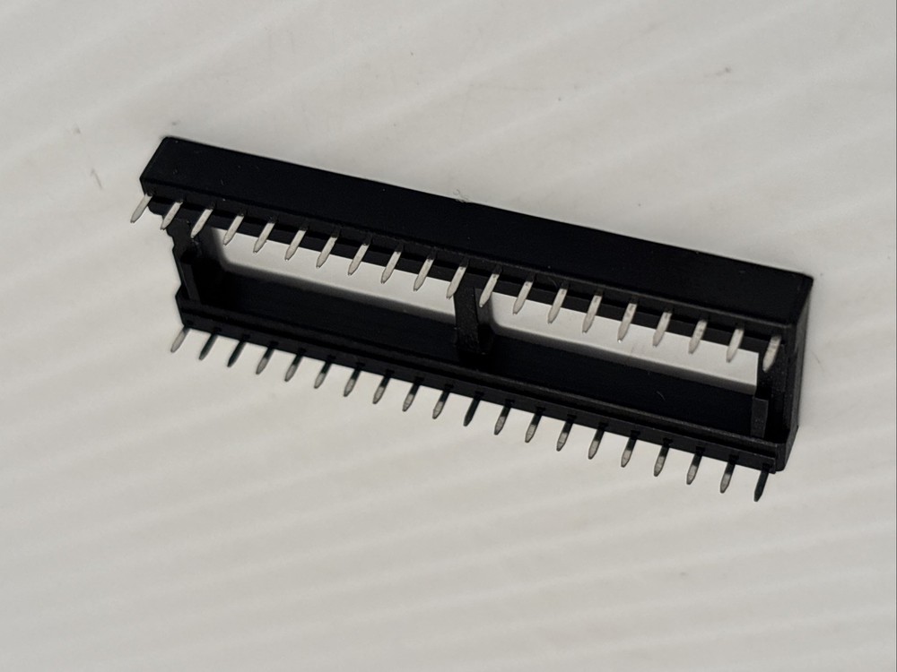 AMP 390262-5 40 PIN IC SOCKET