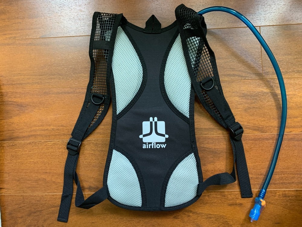 Nanfeng 2L Water Bladder Backpack Adjustable Back Straps Blk Sliver New W/O Tags