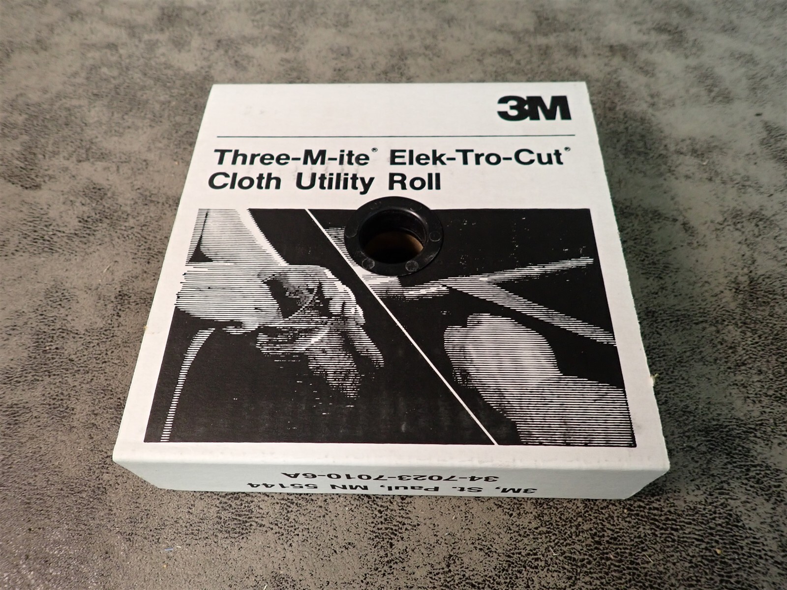 NEW 3M 05022 Elek-Tro-Cut 1.5" x 50 Yard 320 Grit Cloth Utility Roll 211K (W5)