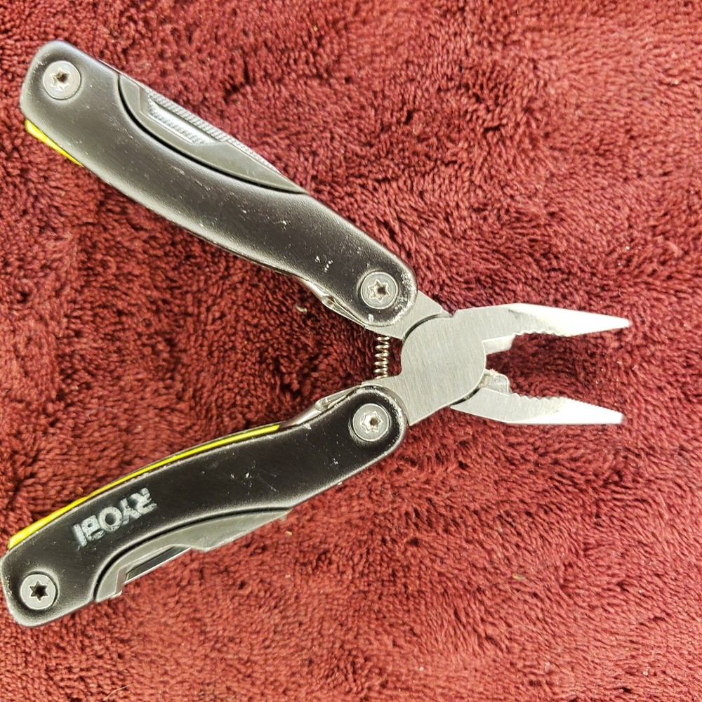 RYOBI Compact 14 in 1 Multi Tool Multitool green & black