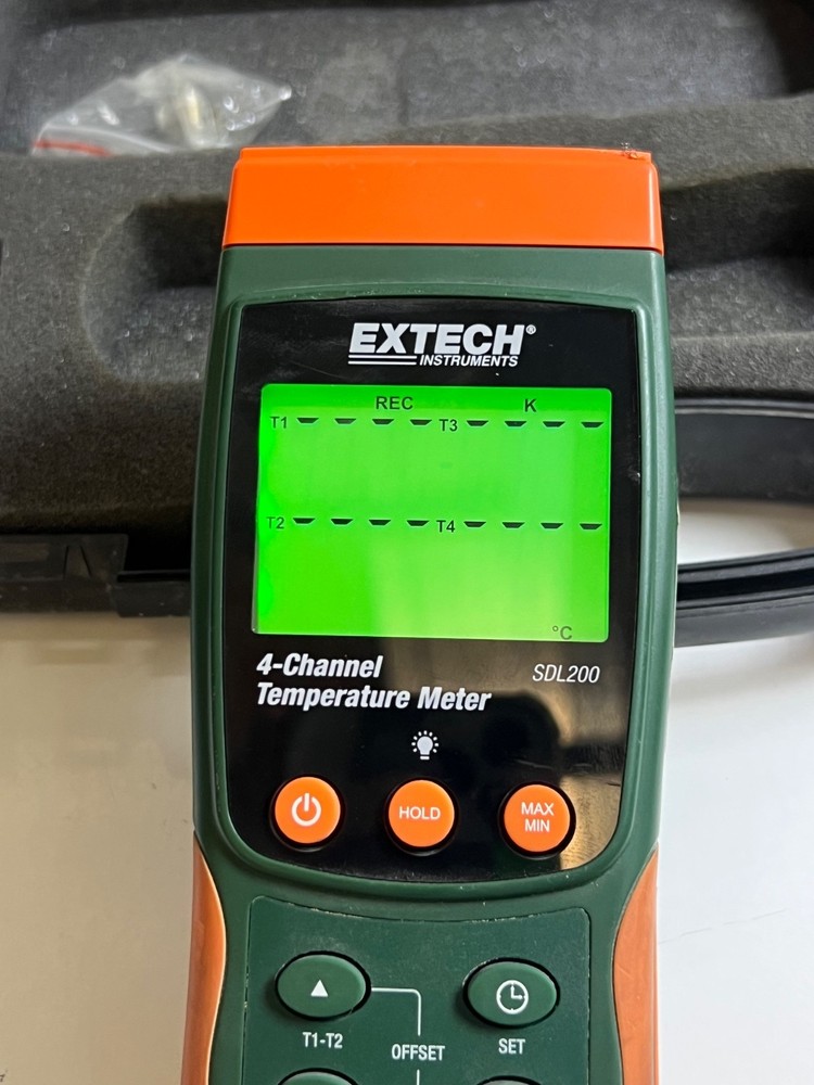 EXTECH SDL200 4-CHANNEL TEMPERATURE METER