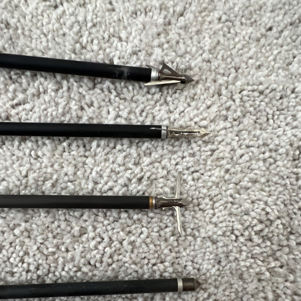 Crossbow bolts + adjustable broad head and 1 practice (can be sold separately)