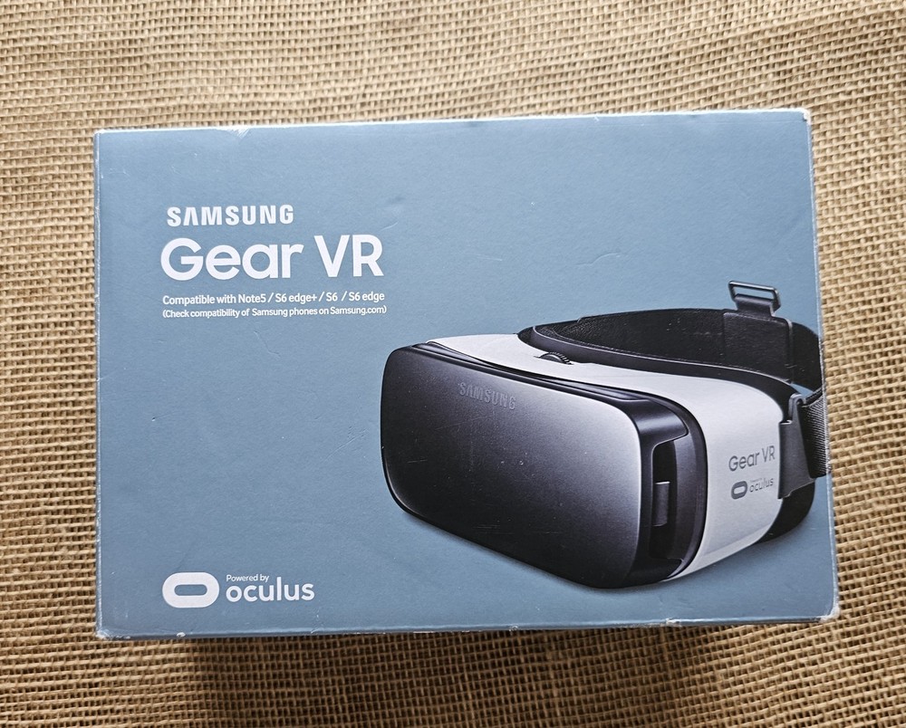 Samsung Gear VR Virtual Reality Headset SM-R322 Oculus Comp. W/ Note5/S6