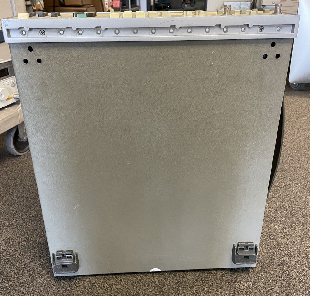 HP Hewlett Packard Synthesizer Function Generator 3325A Two Missing Feet