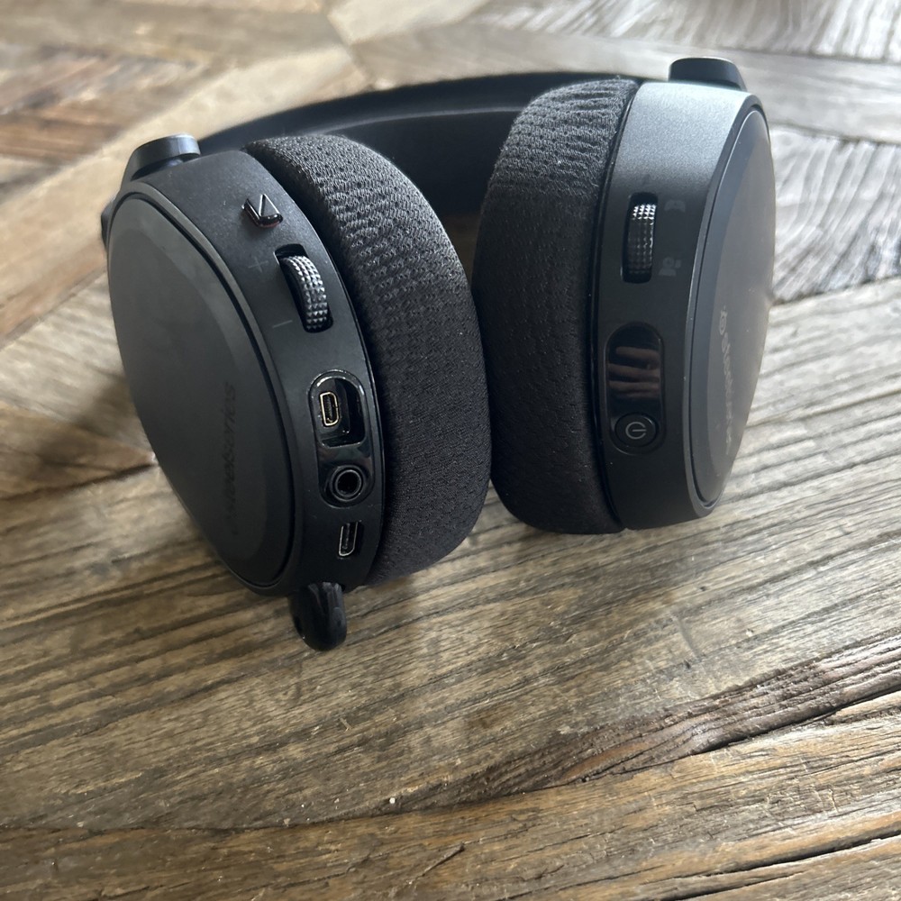 SteelSeries Arctis 7 Plus Wireless Over-Ear Gaming Headset - Black