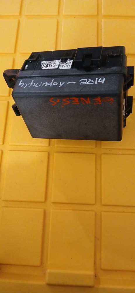 2014 Hyundai Genesis Fuse Box