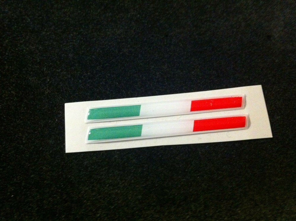 2 Italian Flags RESINATED 3D 5 cm Gray Border