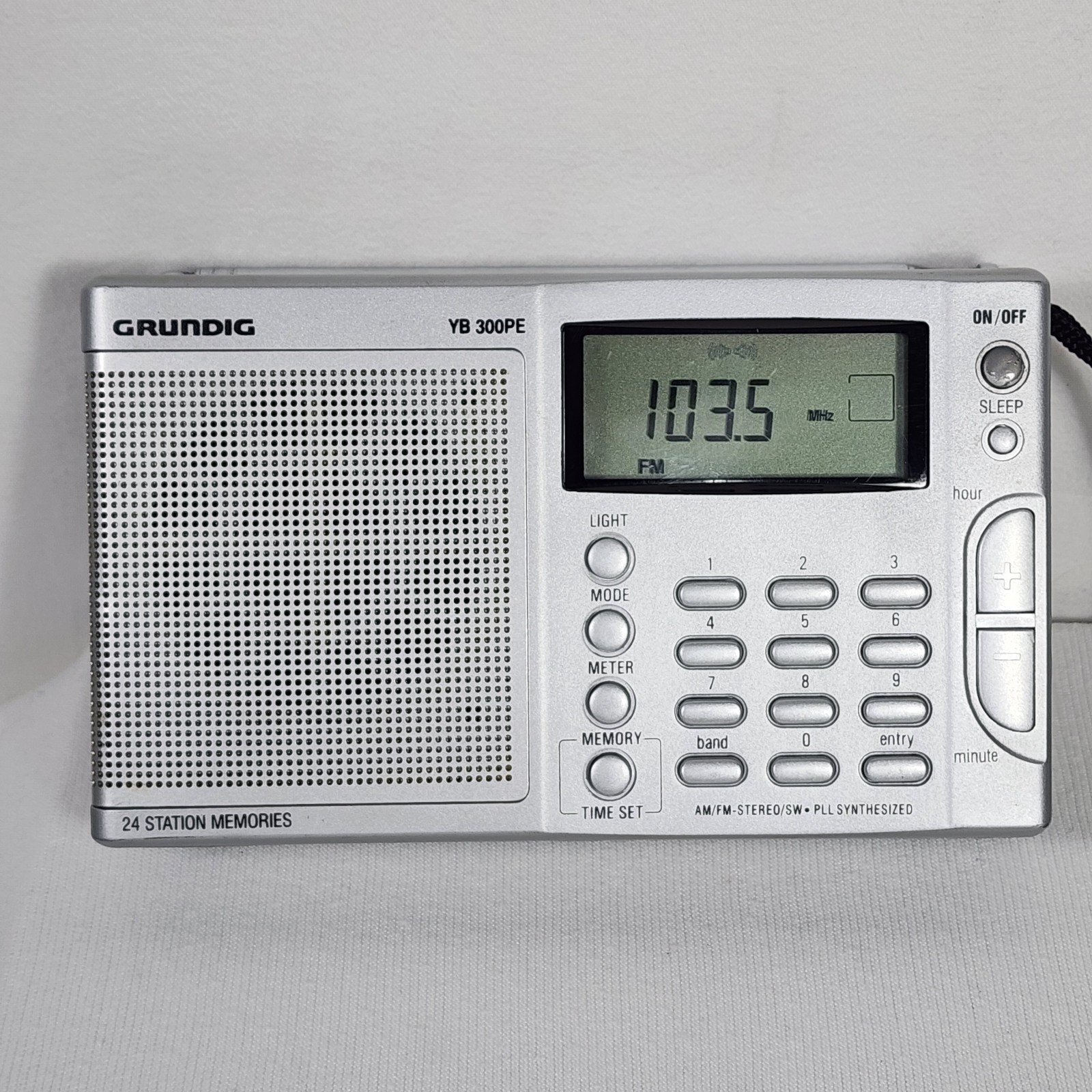Grundig YB 300PE AM/FM 13 Band SW Shortwave Radio Works