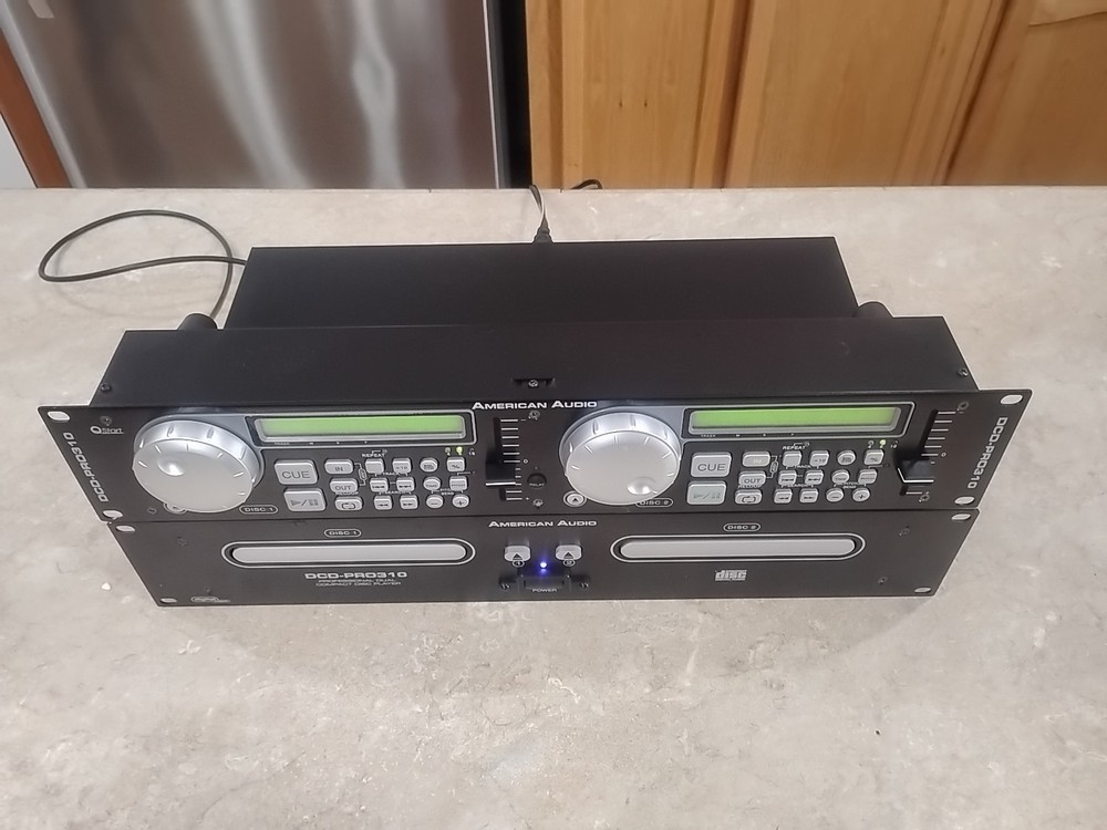 American Audio dcd-pro310 Professional Dj Controller & Dual Cd Player + Cable