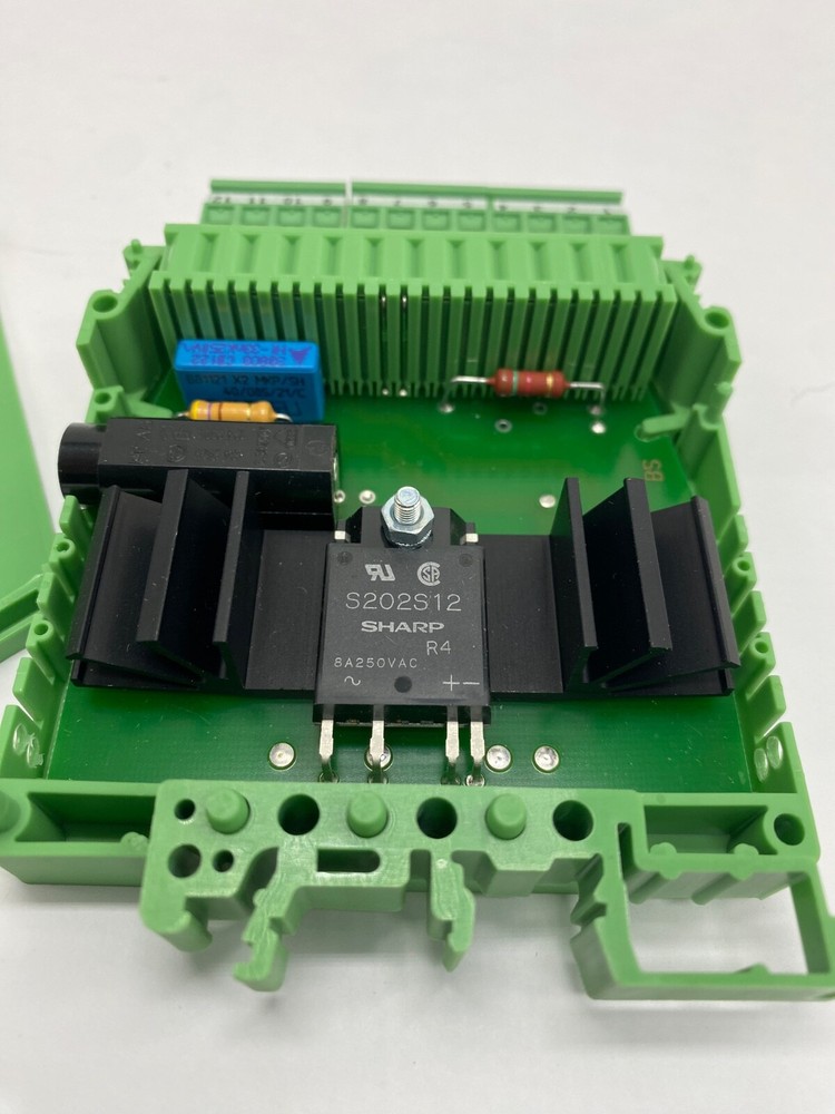 Phoenix Contact Solid State Relay (SSR) module 8A/120/240vac single ph S202S12