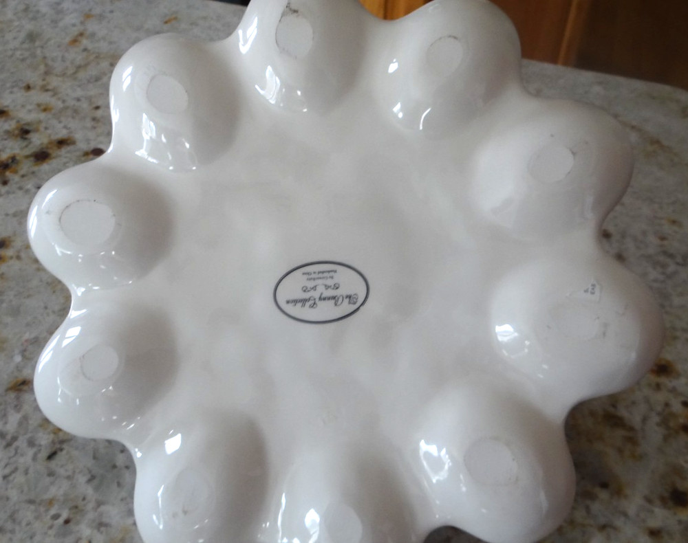 EUC THE BUNNY COLLECTION by CornerRUBY CERAMIC EASTER RABBIT DEVILED EGG DISH