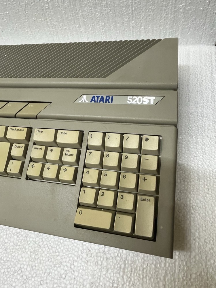 atari 520 st computer & Power Supply Powers On