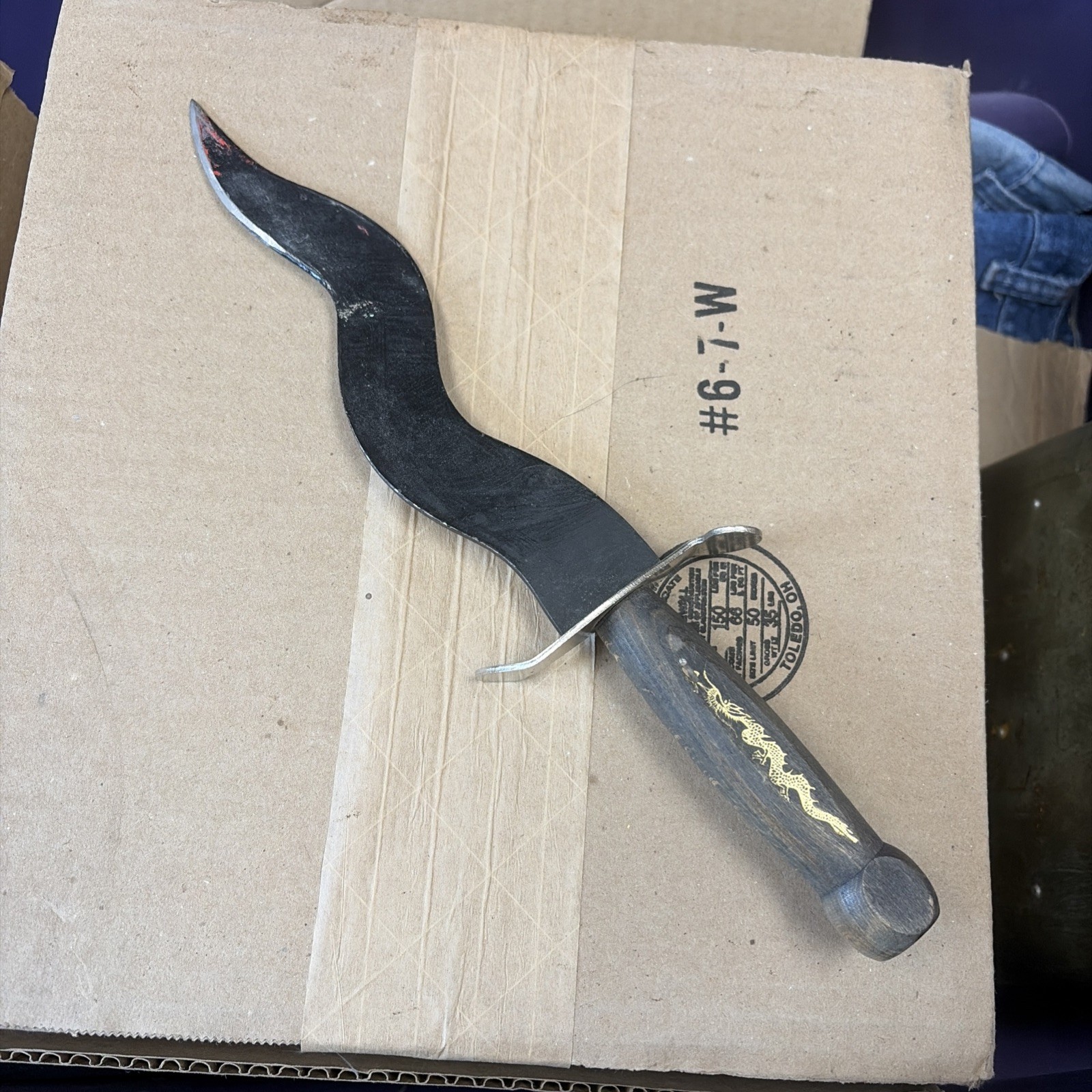 Dragon Wood Handle Wavy Throwing Dagger Knife 12-5/8” Long Blade Is Painted