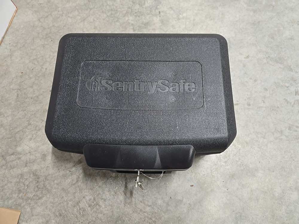 sentry safe fire proof 14" x 9.5" security box with 2 keys