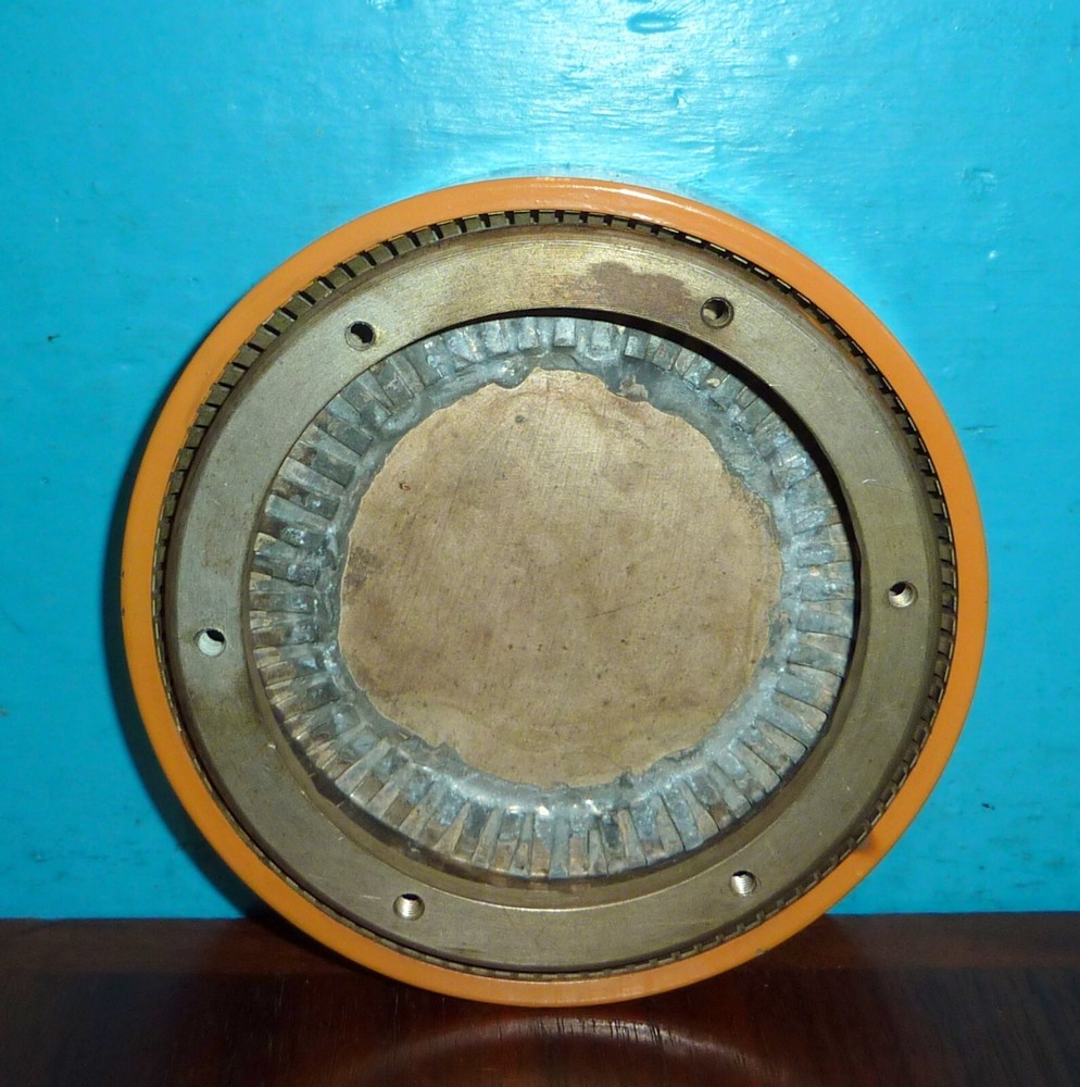 HEC 2DSPHT1202MAC "Ferris Wheel" Ceramic Capacitor 2000pf@10kVDC -