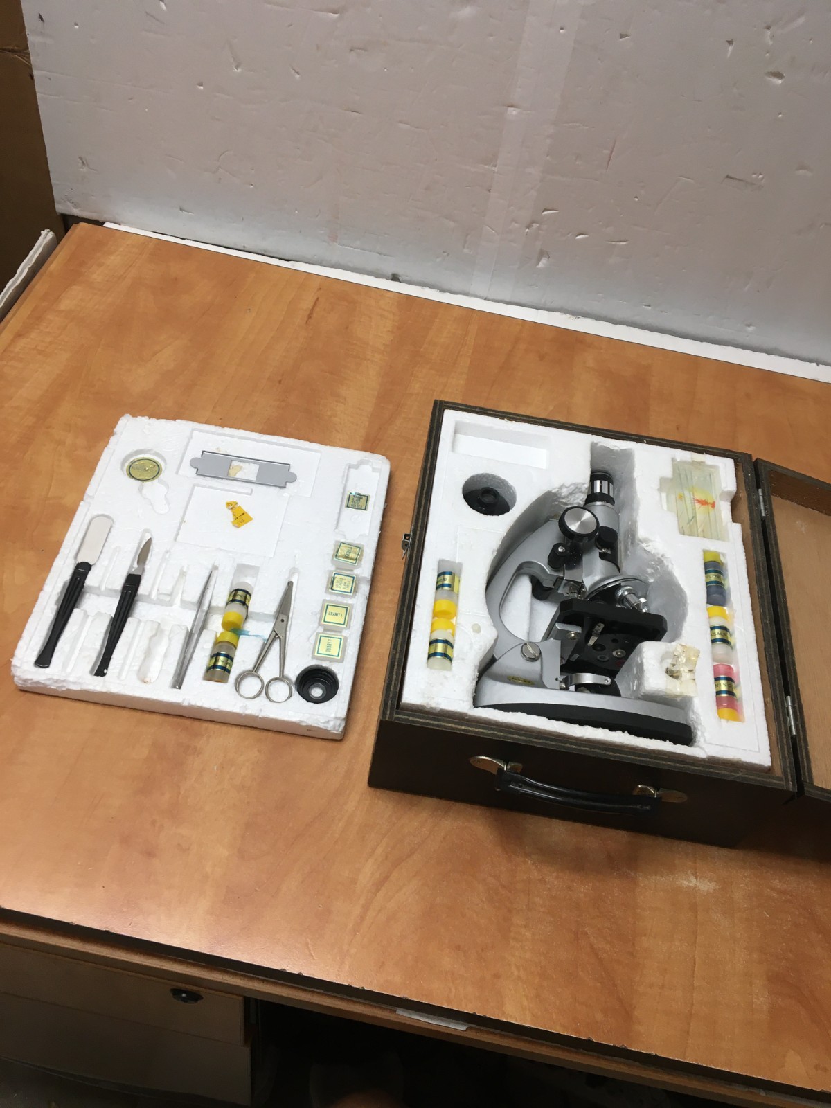 1970s Tasco 50x- 1200x Microscope Set w/ Wood Carry Case 952P  parts or repair