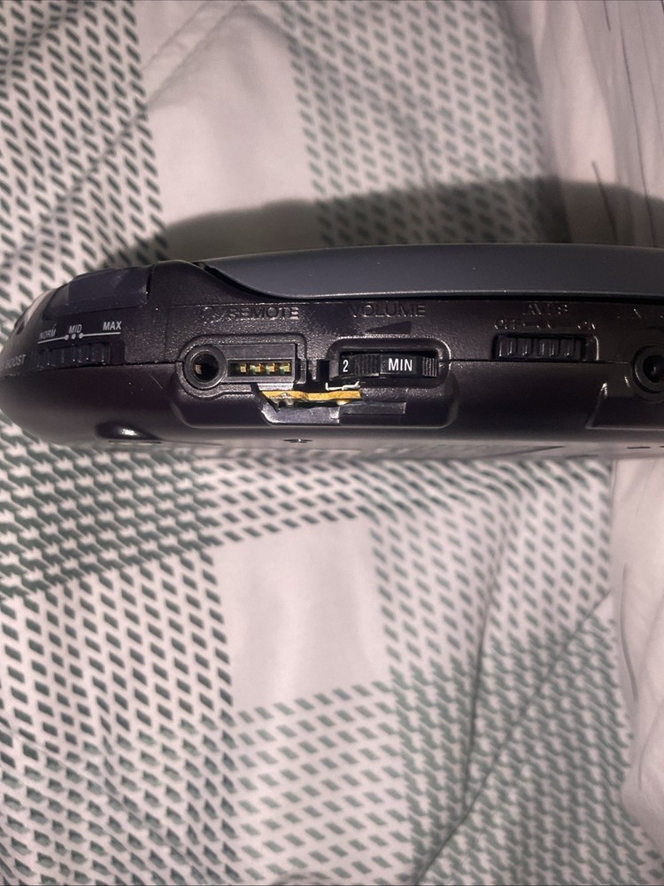 Sony D-242CK Discman ESP Portable CD Player Walkman bundle (READ DESCRIPTION)