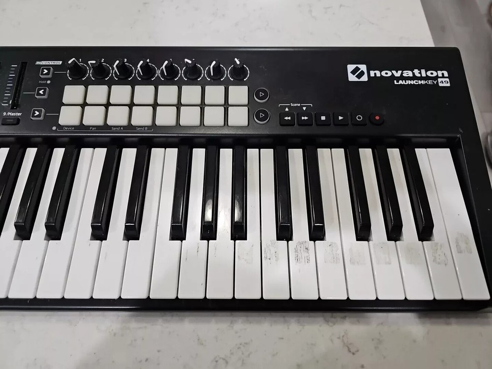 Novation Electronic LaunchKey 49MK2 49-Key Keyboard Controller Black-NOT WORKING