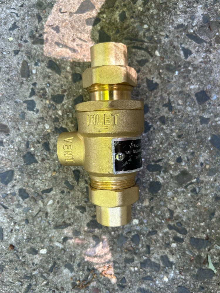1/2 inch IPS Backflow Preventer with Intermediate Atmos Vent 190T012