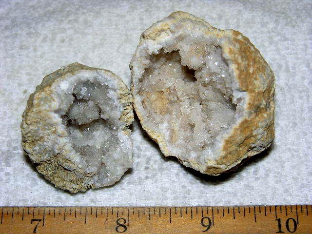Geode pair opened with crystal centers 2.5 inch G75