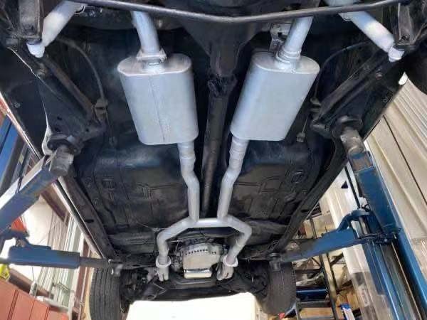 Universal Mufflers, Two Chamber 2.5'' offset inlet (ID) 2.5'' offset 2.5"