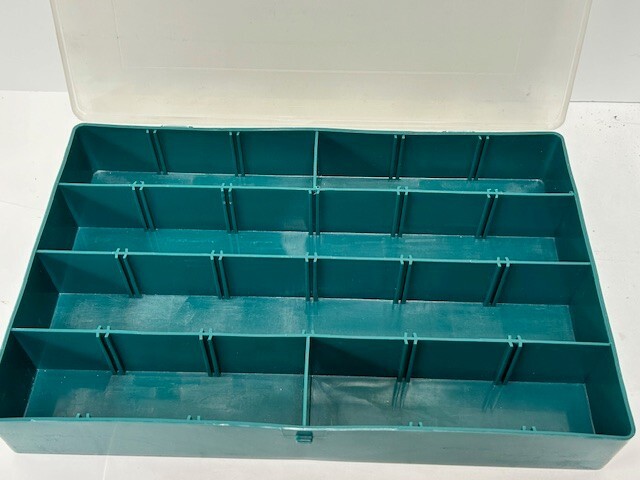 PLASTIC GREEN HOBBY CASE 13-1/2 X 9" - 6 COMPARTMENTS- USED