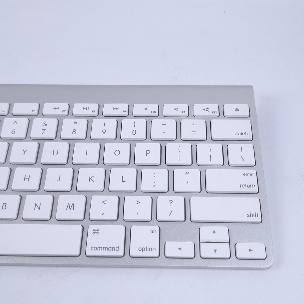 Apple Wireless Keyboard Model No. A1314 Works Great