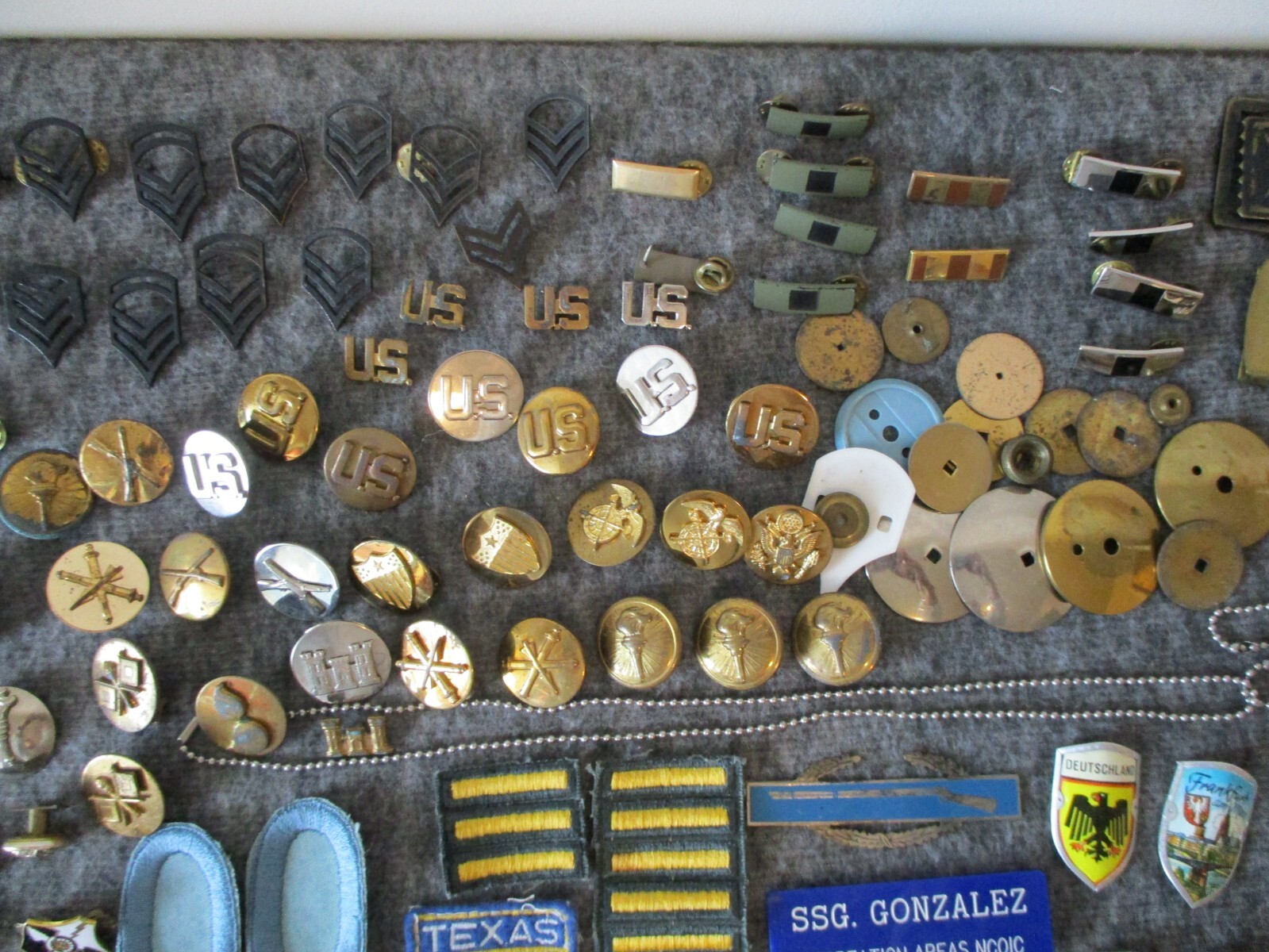 WWII/KOREA/VIETNAM PINS BADGES PATCHES BUCKLES++ - OVER 180+