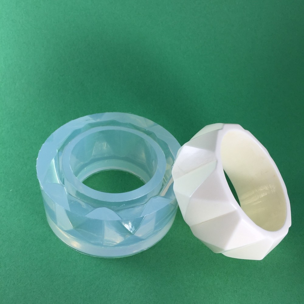 CLEAR SILICONE MOLD (MB097) FOR RAISED PYRAMID PATTERNS BANGLE BRACELET
