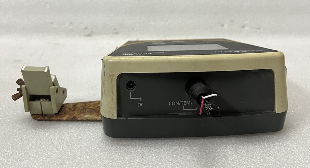 EUTECH INSTRUMENTS CON 700 PORTABLE HAND HELD CONDUCTIVITY METER