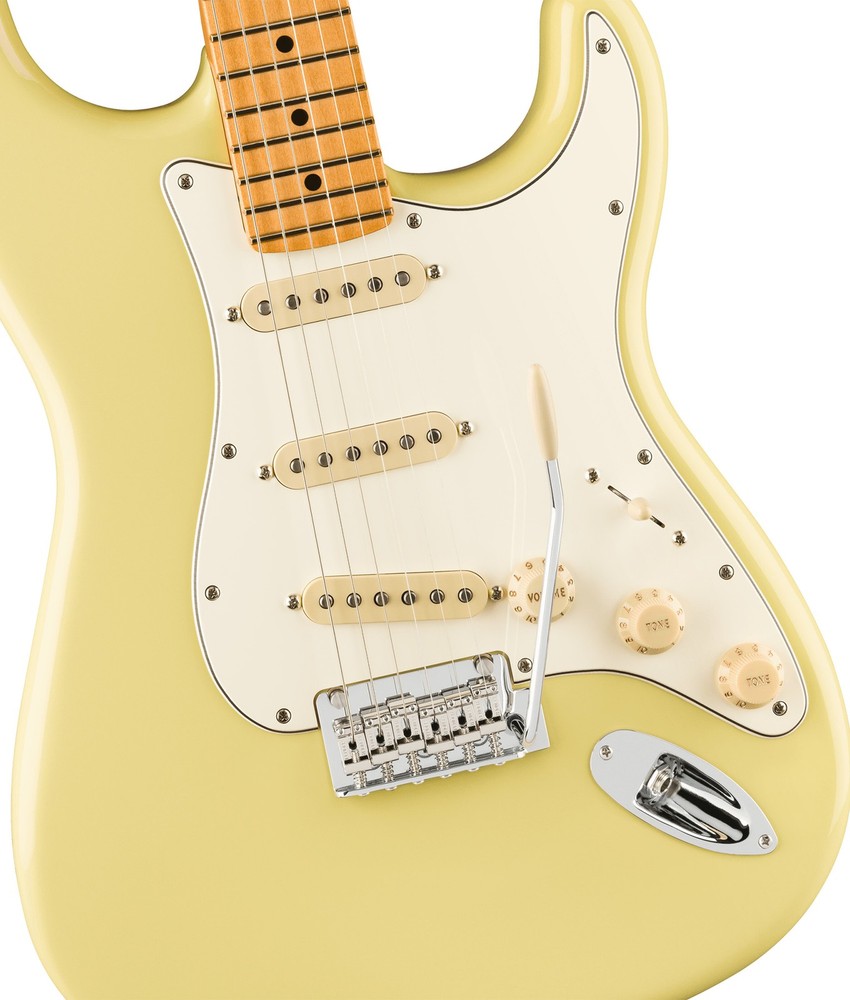 Fender Player II Stratocaster - Hialeah Yellow w/ Cleaning Kit