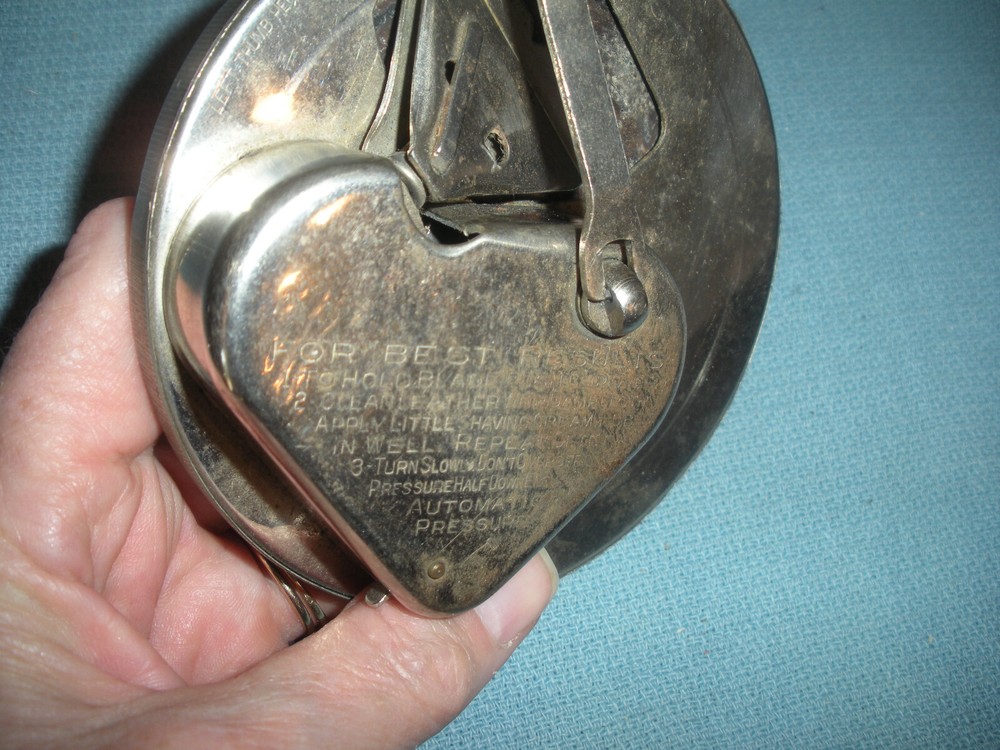 VINTAGE KRISS KROSS STROPPER RAZOR BLADE SHARPENER