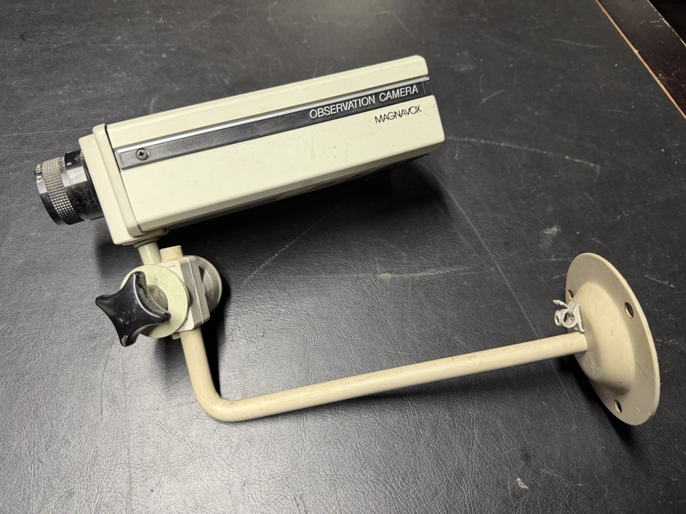 Magnavox MC3511 Observation Security Camera & Mount