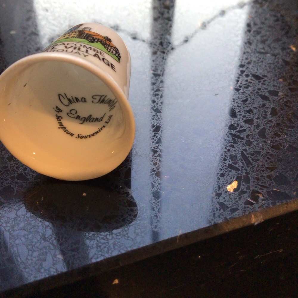 Vintage Thimble displayer￼case
