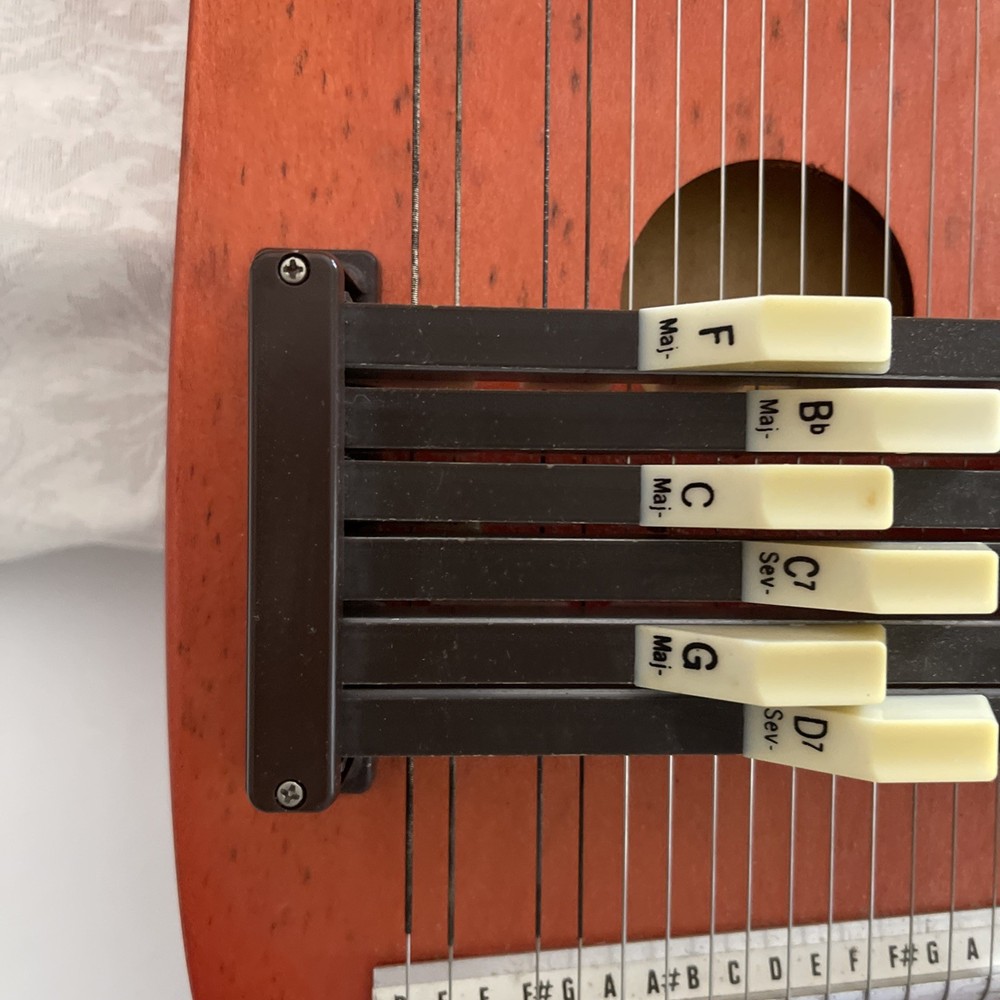OSCAR SCHMIDT AUTO HARP 6 CHORD 18 STRING