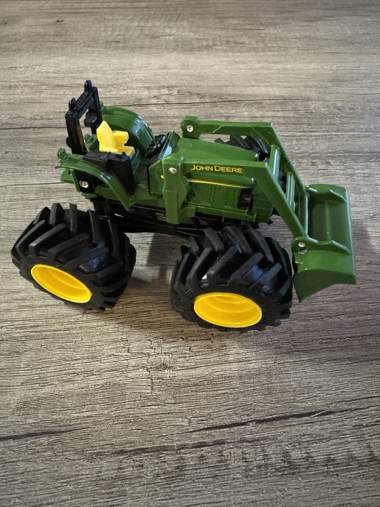 Ertl John Deere Tractor Monster Treads