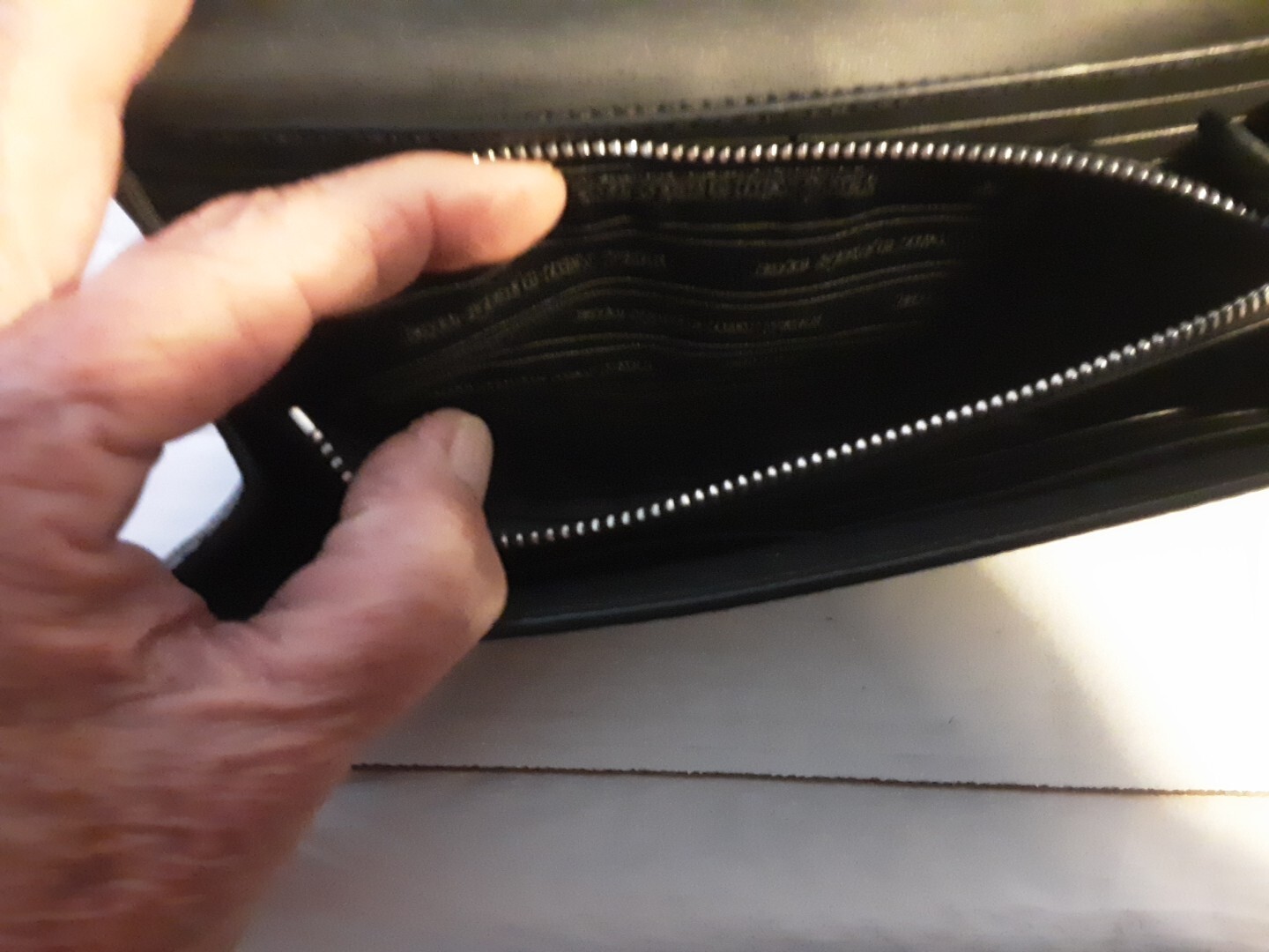 New with tag Kate Spade Disney Parks Minnie Mouse Leather Wallet Crossbody Bag