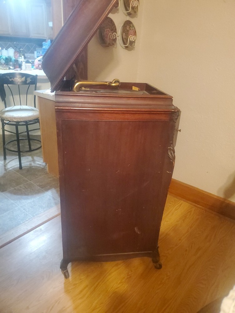 1906 Victrola