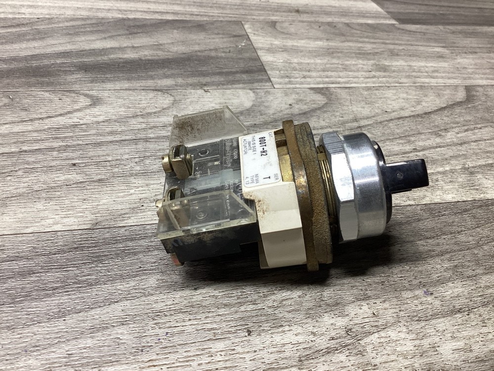 ALLEN BRADLEY 2-Position Selector Switch Maintained 800T-H2 #117N28