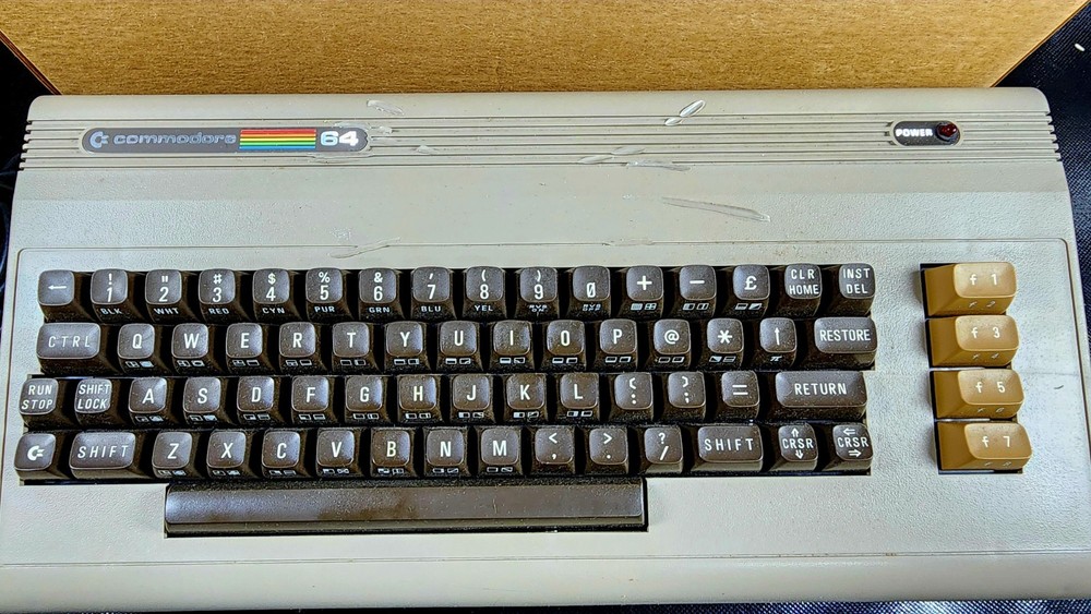 Vintage Commodore 64 Computer C64 In Original Box w/ Inserts & Cables, Powers Up