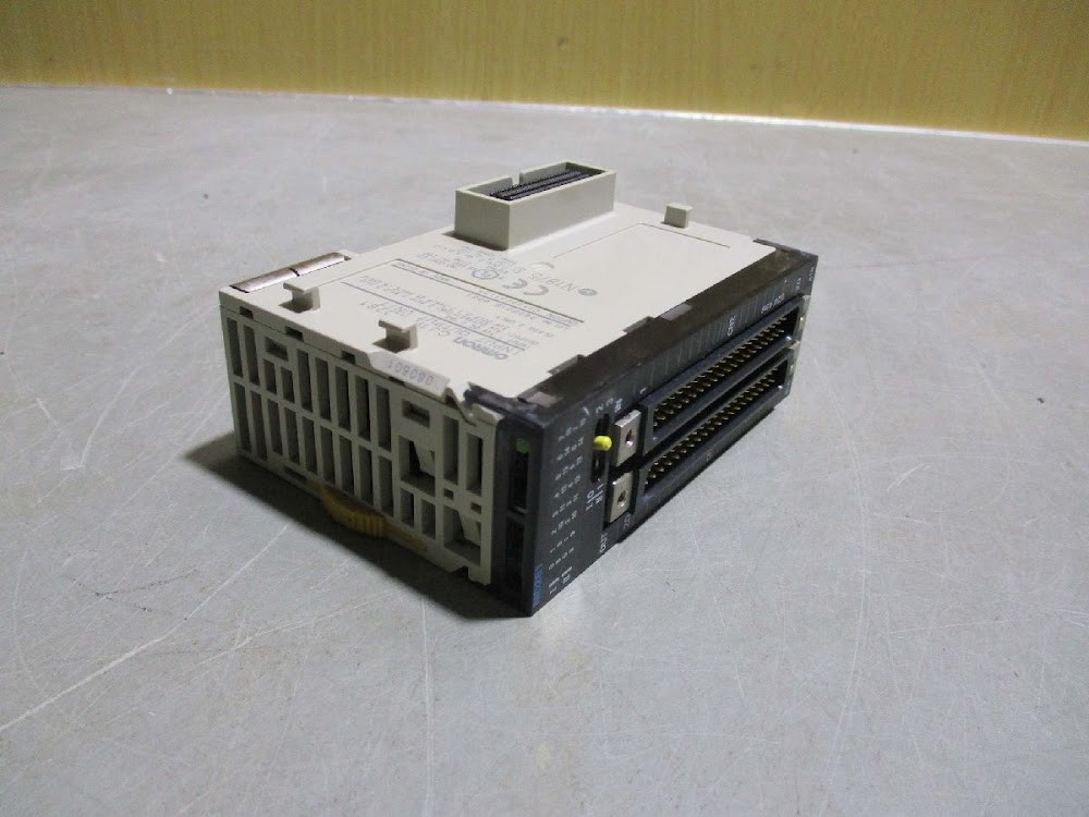 OMRON CJ1W-MD261 Input Output I/O Unit PLC USED
