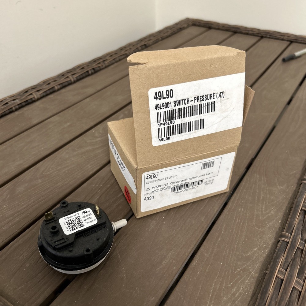 49L90 Pressure Switch .47 WC