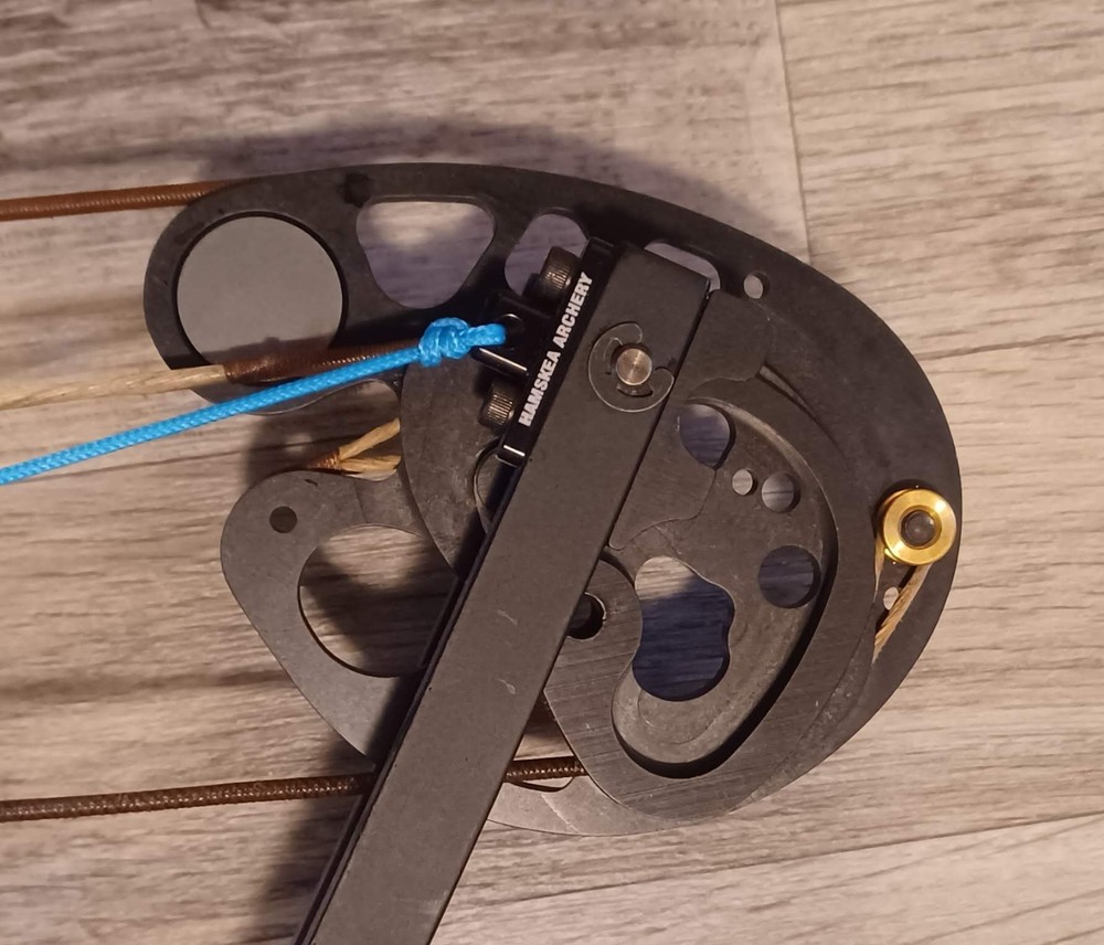 LH Mathews C4 Compound Bow 70#'s 28.5"