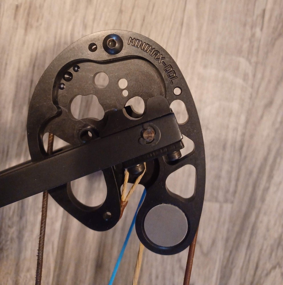 LH Mathews C4 Compound Bow 70#'s 28.5"