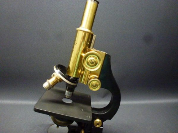 BEAUTIFUL ANTIQUE Microscope signed E.Leitz Wetzlar