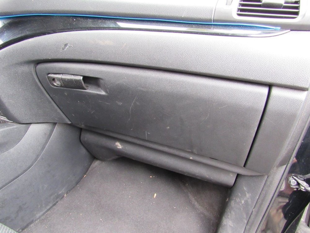 PILOT     2016 Glove Box 1042013