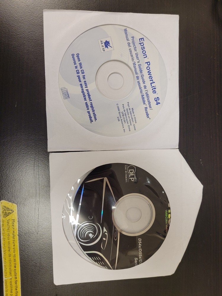 Vivitek D554 DLP Projector 3D Ready HDMI includes Cords, Remote, Case, Software