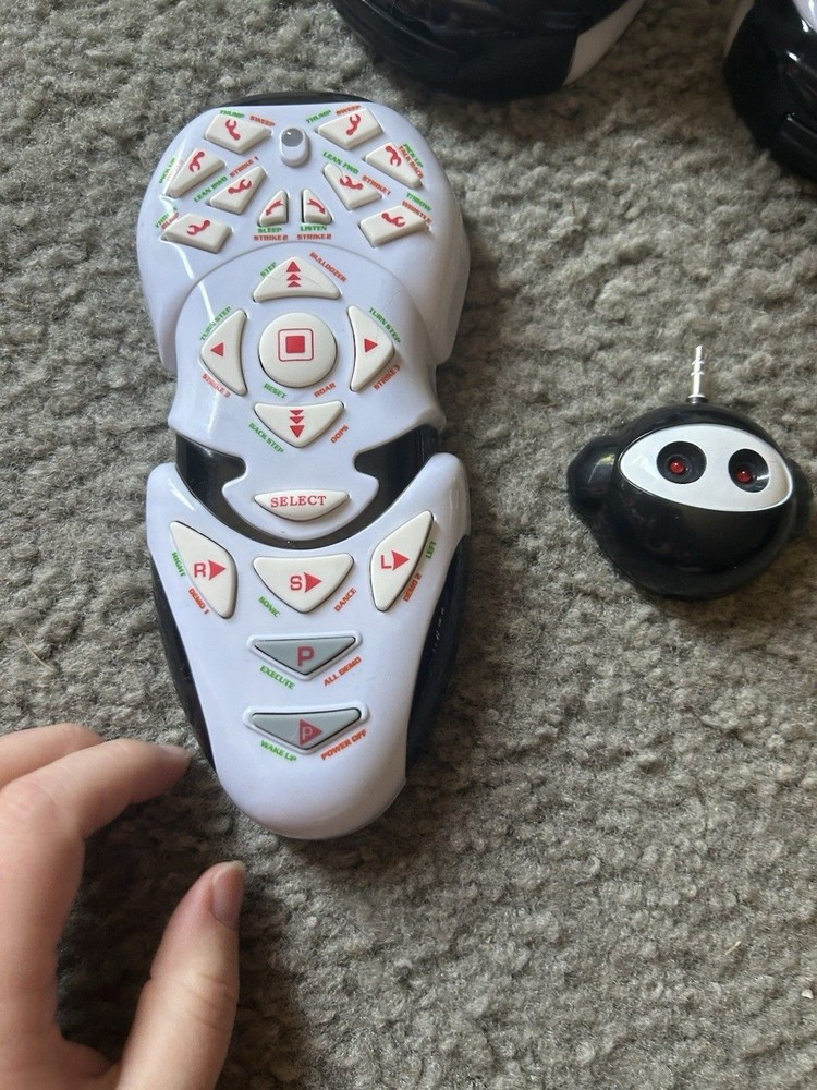 WowWee Robosapien Robot Remote Control (2004) Model 8081 (Tested) WORKING!