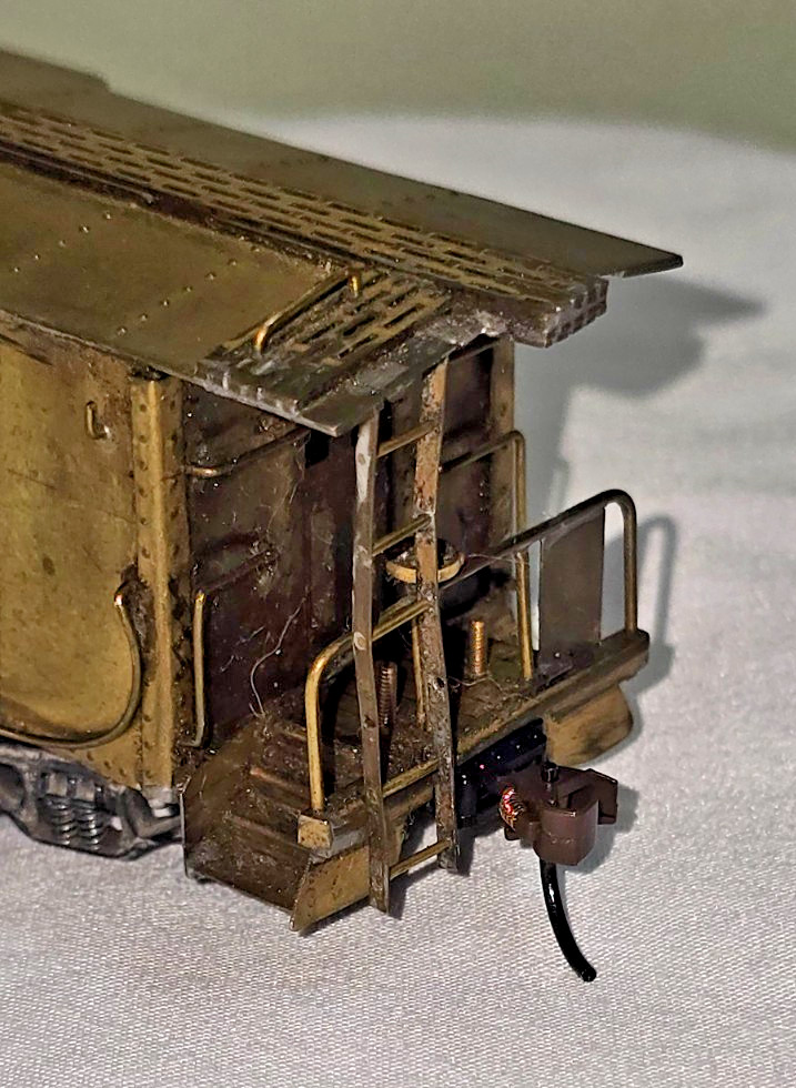 Vintage HO Gauge Unpainted Brass Metal Bay Window Caboose Knuckle Couplers READ