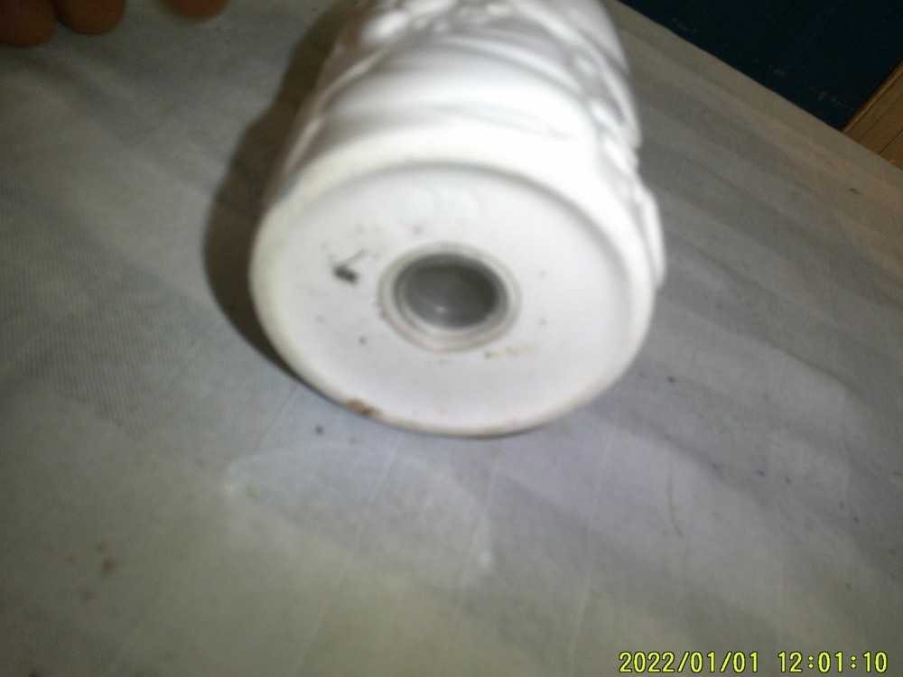 WHITE PORCELAIN 3D PATTERN SEASHELL THEME 4 TOOTHBRUSH HOLDER